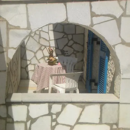 雷阿公寓式酒店 *